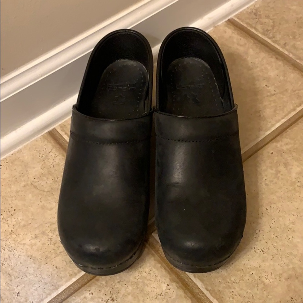 Black Danskos